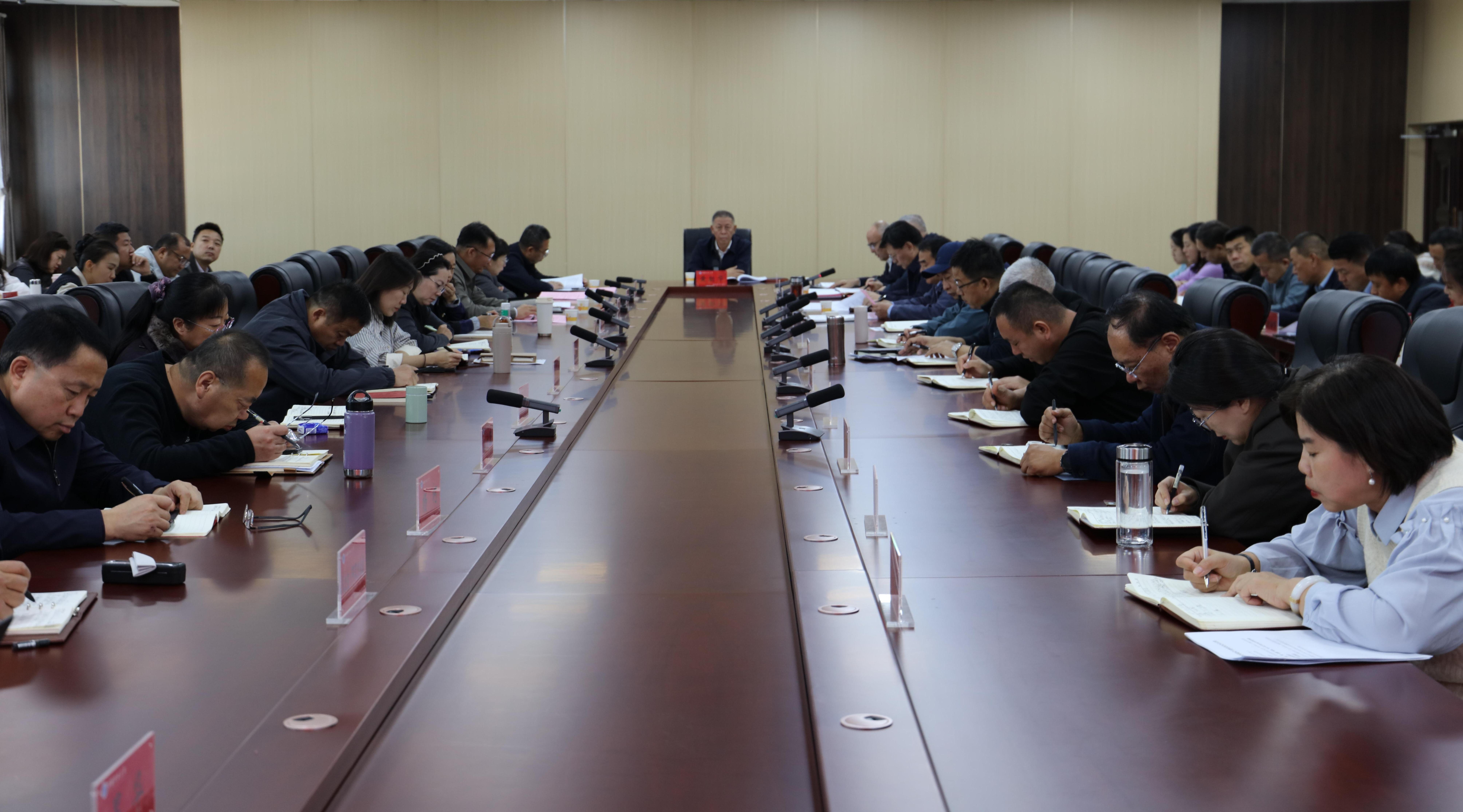 我校召开党委理论学习中心组集体学习——专题传达学习自治区第十一次党代会精神