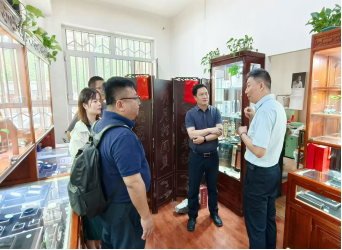 中国地质大学(武汉)珠宝学院薛保山书记一行到艺术与传播学院调研交流