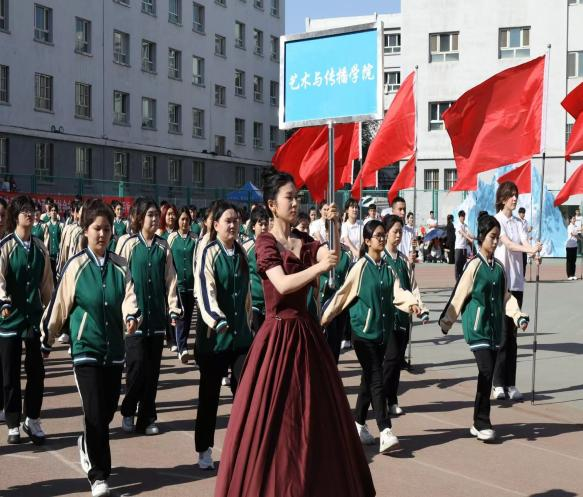 炫彩艺传 律动青春:艺术与传播学院师生点燃活力校园