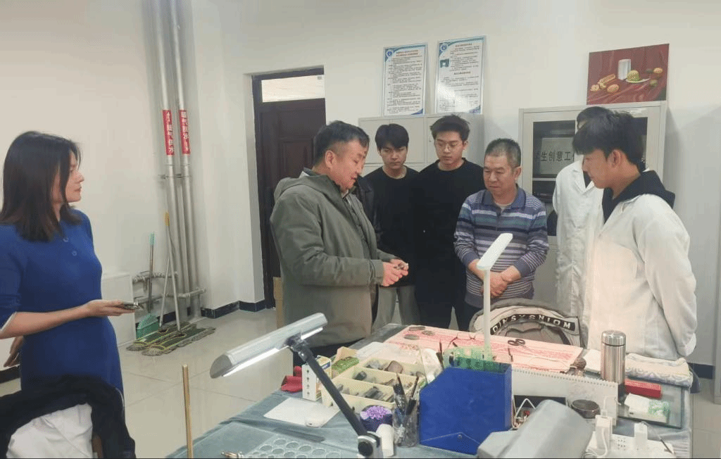 樊军民大师一行莅临我校考察交流 —— 共探玉雕人才培养与校企合作新路径