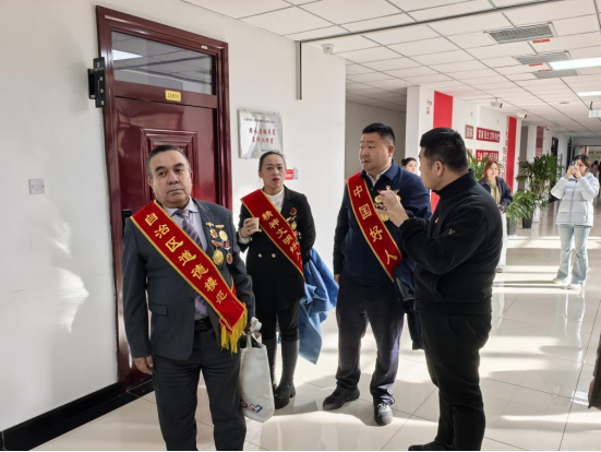 雷锋精神伴我成长——旅游学院邀请道德模范走进一站式学生社区开展座谈交流