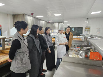 烹饪与餐饮管理学院西餐教研室与营养教研室联合开展教研活动