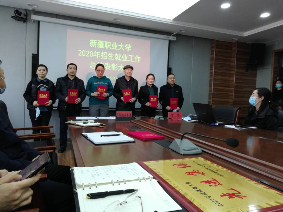 烹饪与餐饮管理学院2020年就业工作总结 一、毕业生总体情况毕业总人数：418人，其中，男生175人，女生243人
