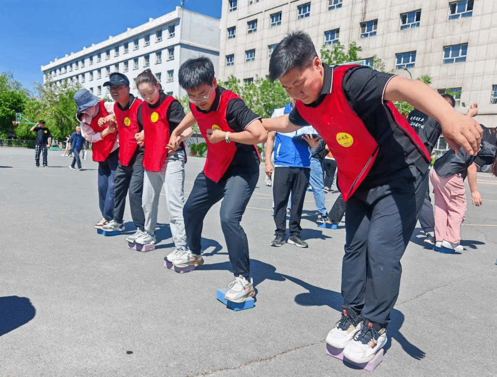 活力校园：我院教职工趣味运动会参赛纪实