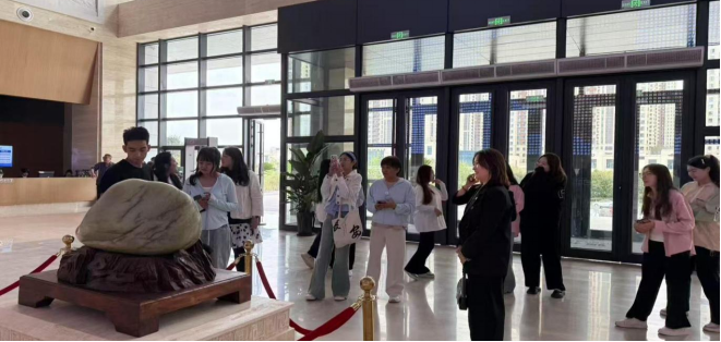 外国语言学院大组开展“探索地质奥秘，筑团结同心”主题活动