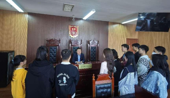 “沉浸式”法治课堂“学习法律知识 弘扬法制精神”——学生会团支部开展主题团日活动