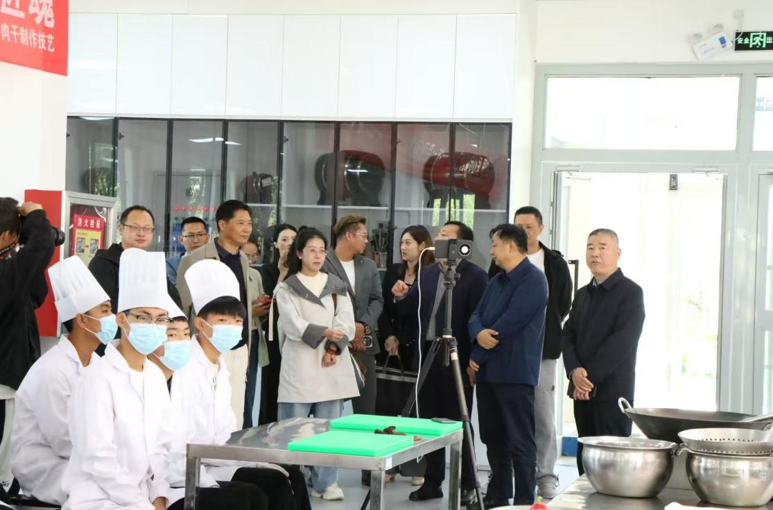 党建业务深融合 校地合作谋新篇——旅游学院赴呼图壁县开展产教融合调研与主题党日活动