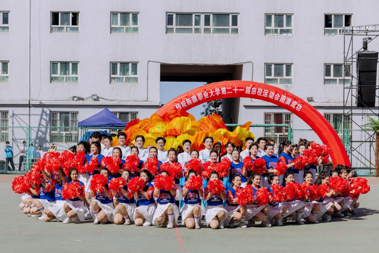 我校中华传统文化社团 “逐梦新时代·青春绽芳华”文艺展演活动圆满收官