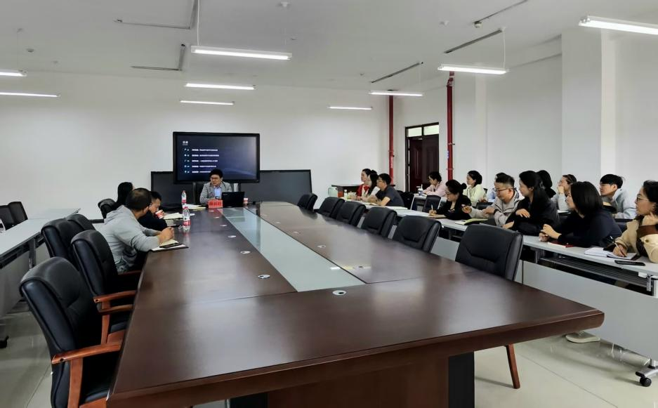 ​专家引领明方向 数智赋能启新程——薛兵旺教授为旅游学院教师做数字文旅教育改革...
