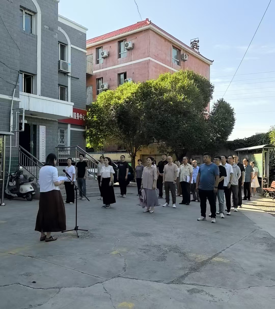 我校开展“文化强国建设谱写时代华章”主题党日暨党员“双报到”活动