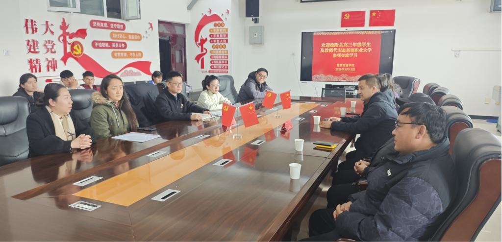 疏附县教育局师生赴我校参观