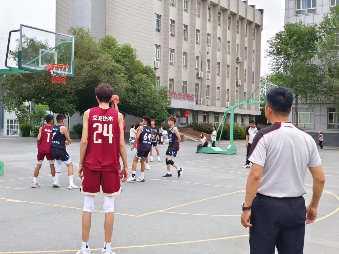 我校举行2024年夏季校园篮球赛
