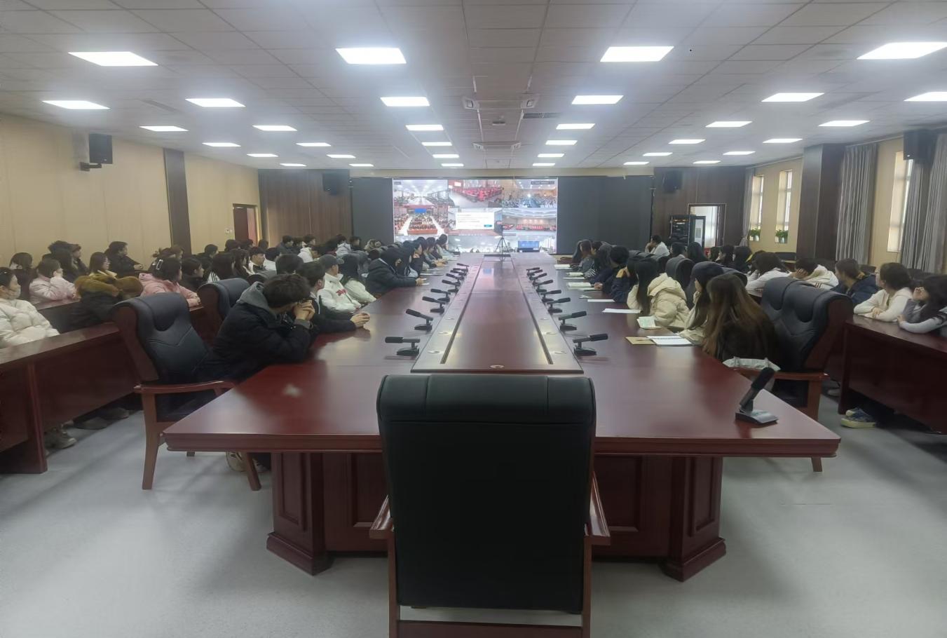 我校开展“立报国强国大志向,做挺膺担当奋斗者”示范宣讲活动