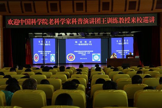 中国科学院老科学家科普演讲团新疆巡讲活动走进新疆职业大学