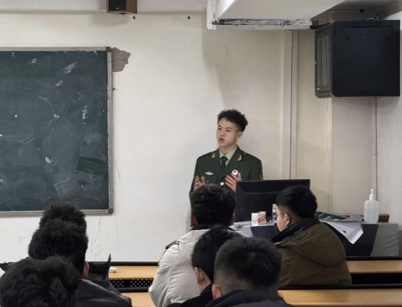 我校信息技术学院顺利召开“燃青春烽火,铸强军伟业,征兵行动等你来”宣传讲座