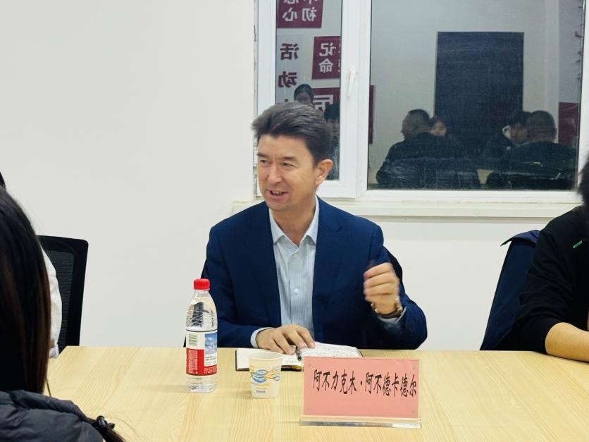 一堂“暖心课”:校长与学子的倾听对话——校长阿不力克木·阿不德卡德尔走进烹饪与餐饮管理学院开展青年学生交流座谈会