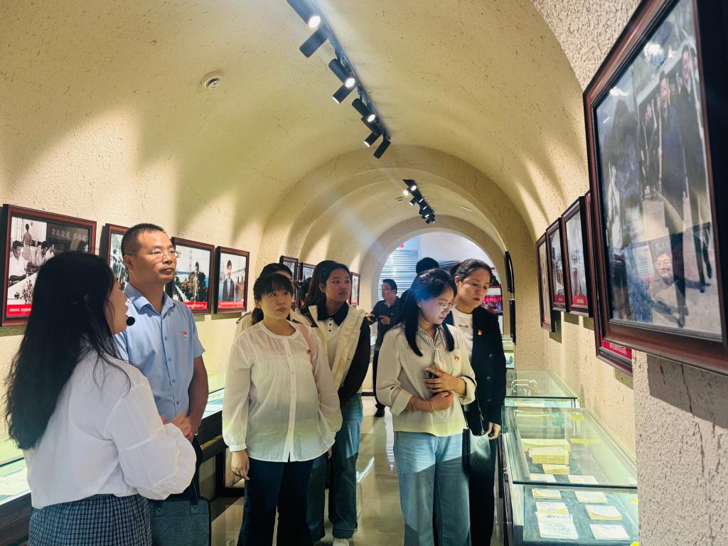 我校组织党务工作者赴新疆师范大学和新疆农业大学参观学习