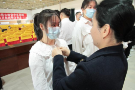 “凝聚青春力量，共筑青春梦想”--我校开展“五·四”新团员入团仪式