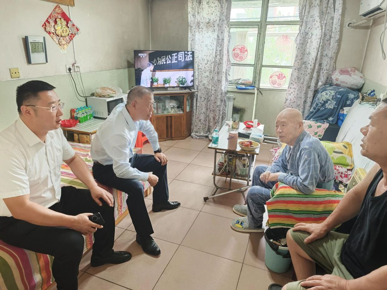 我校开展庆祝中国共产党成立104周年走访慰问活动