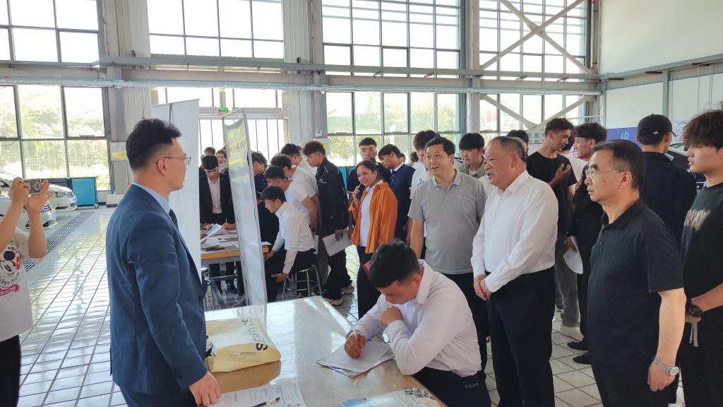 职途有你 筑梦未来——我校智慧交通学院召开2024年汽车专业岗位实习暨就业双选会