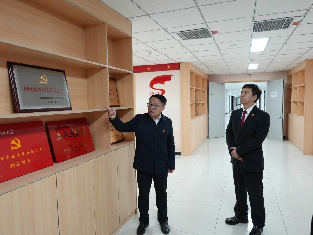 达坂城区法院与我校马克思主义学院共商法治教育新路径