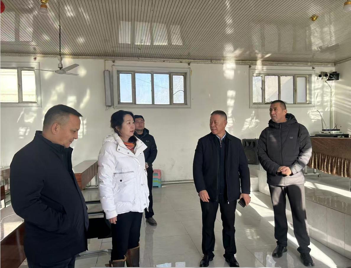 心系一线驻村干部,校党委书记黄朝华赴墨玉县开展慰问调研