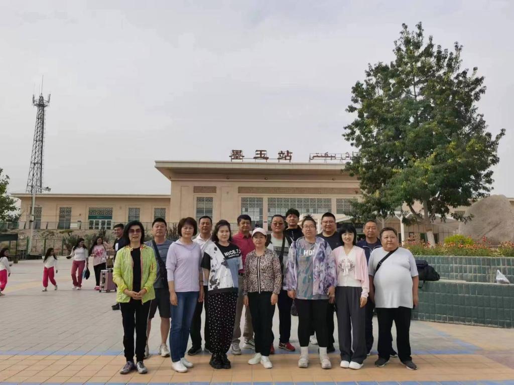 【结亲周】心手相连 共绘民族团结新篇章——记我校第一轮第六批结亲周活动