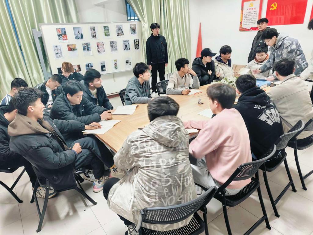 关注时事 深学法律——共青团新疆职业大学委员会依托学生社区团组织开展新学期首次政治理论学习