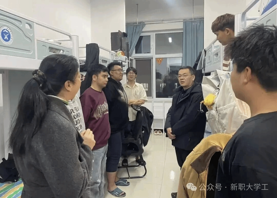 信息技术学院开展“春风入户暖宿舍,师者关怀伴前行”暨“三进两联一交友…