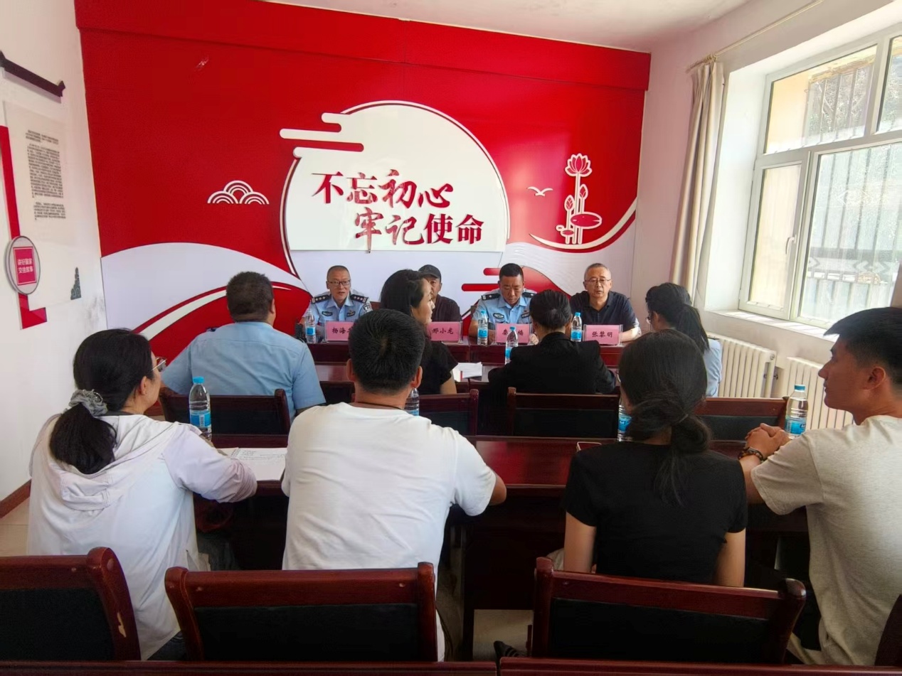 党建联建聚合力警校协同育新人党建联建聚合力警校协同育新人——智慧交通学院航空服务教研室党支部与达坂城镇派出所党支部开启共