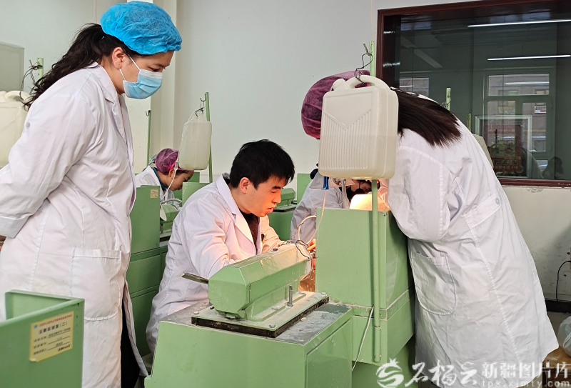 寻匠心他让错金银技艺在新疆活态传承